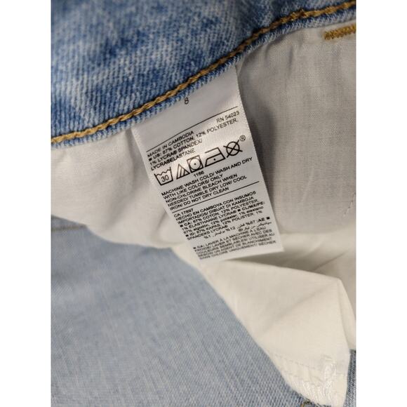 Old Navy Light Wash Cuffed Denim Jeans Size 8 - 32" Waist, 3.5" Inseam - Picture 2 of 3